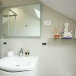 West Coast Luxury Apartment *
