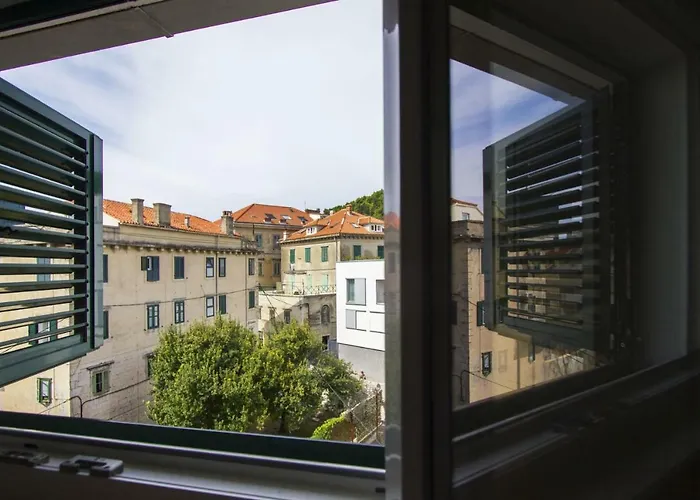 West Coast Luxury * Split