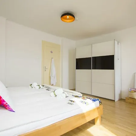 West Coast Luxury Split