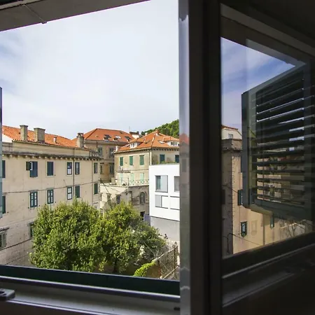 West Coast Luxury * سبليت